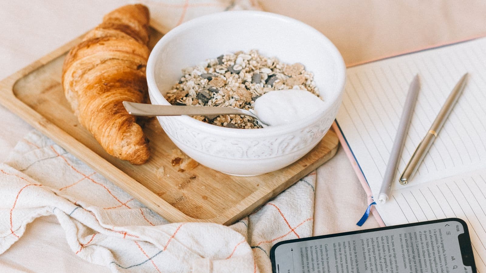 Photo Calorie Counter vs Manual Logging: Which Should You Use?